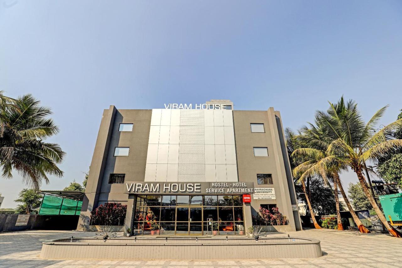Oyo 70752 Viram House Ξενοδοχείο Gorwa Εξωτερικό φωτογραφία