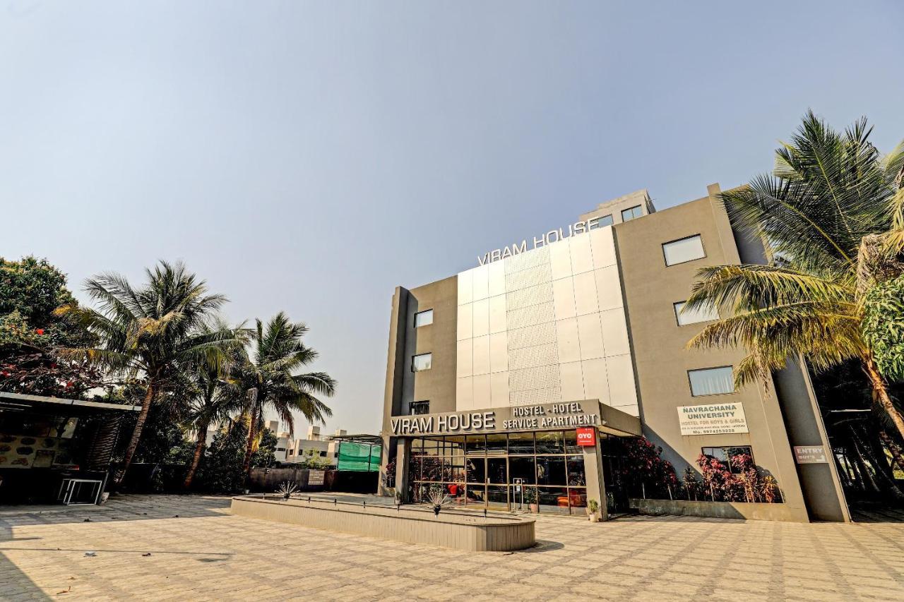 Oyo 70752 Viram House Ξενοδοχείο Gorwa Εξωτερικό φωτογραφία